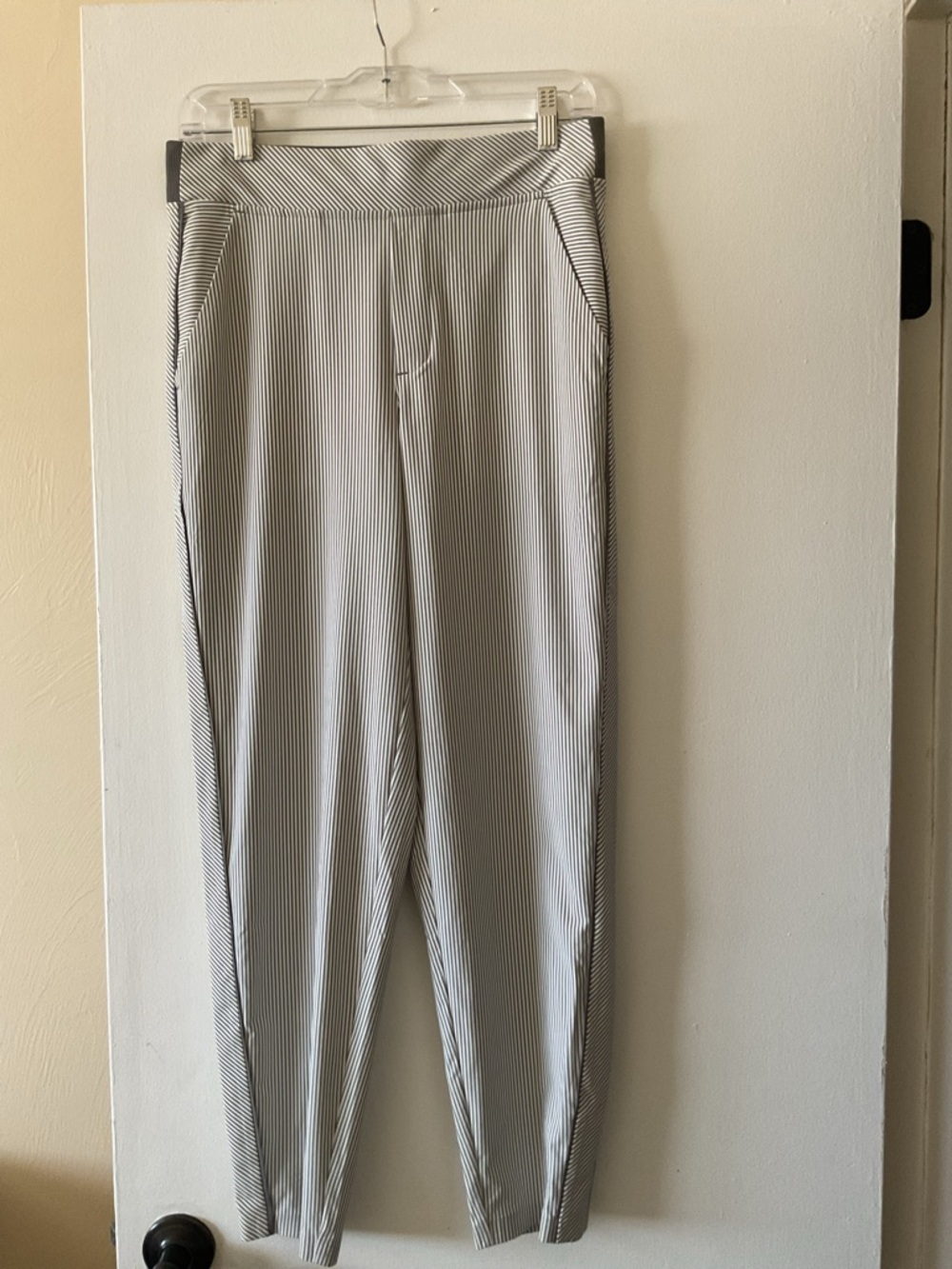 NWOT Athleta Brooklyn tapered pants.